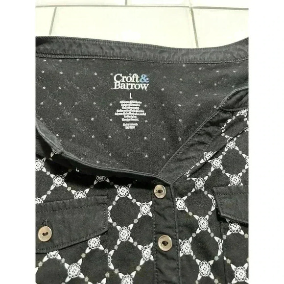 Croft & Barrow Shirt Womens L Black Short Sleeve Abstract Floral V Neck - Picture 7 of 7